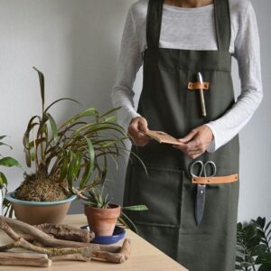 Benefits of Using a Gardening Apron